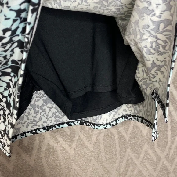 Tranquility by Colorado Clothing Athletic Skort Blue Floral Size: Large - Picture 4 of 4